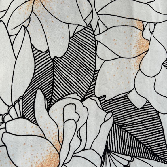 Abstract flower print sleeveless top - Picture 7 of 7